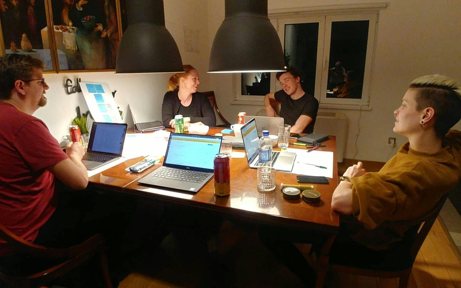 Team Mailmojo jobber rundt bordet i Beograd