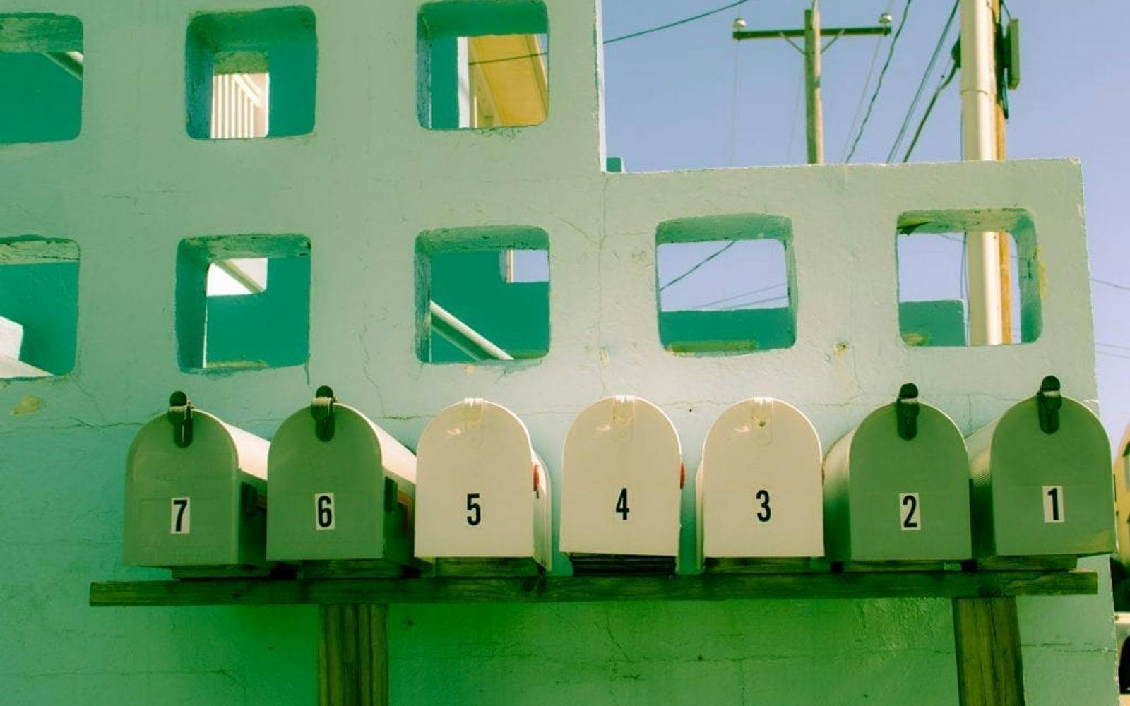 Syv nummererte postkasser